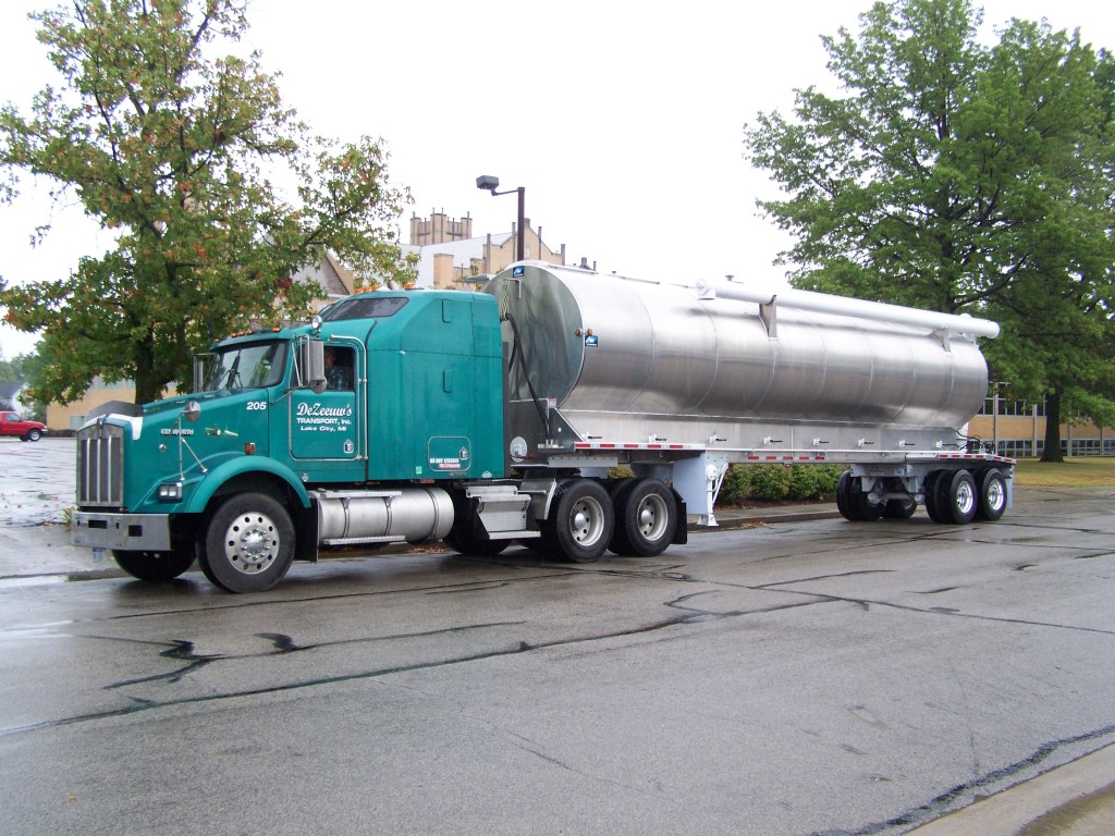 100_0451 Warren Truck and Trailer, LLC