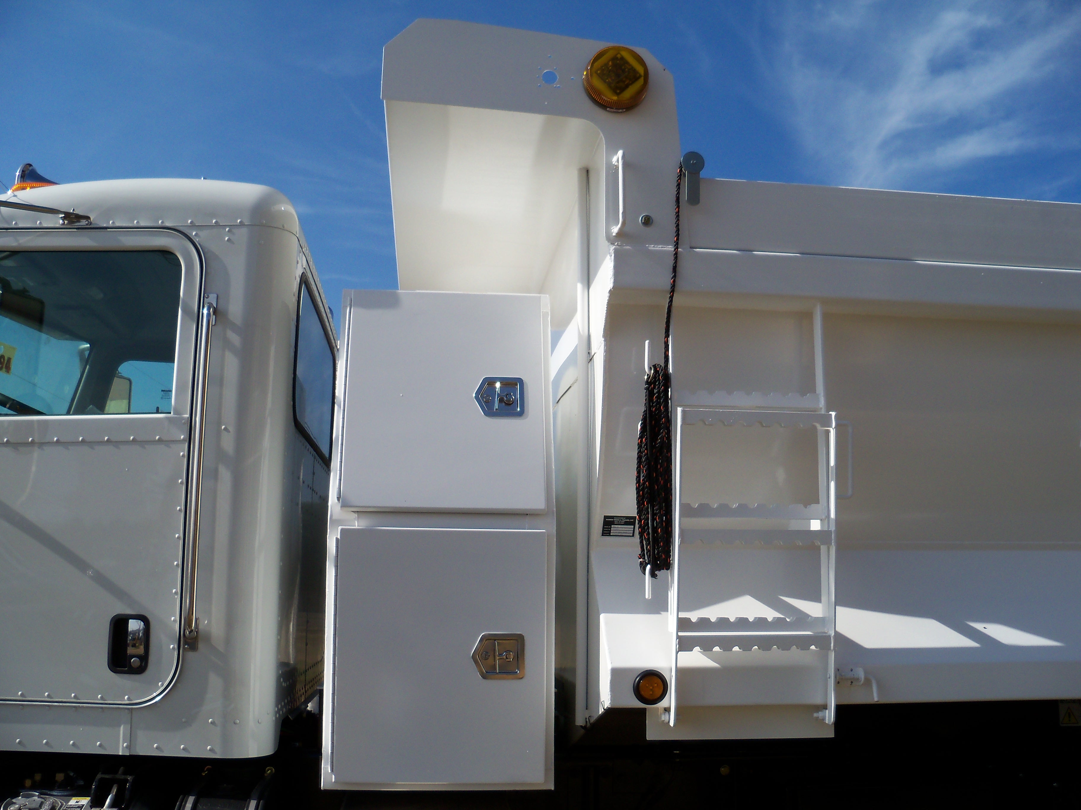 100_2748 Warren Truck and Trailer, LLC