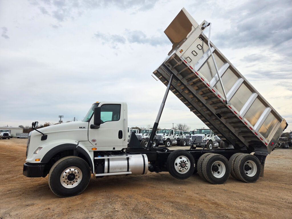 International dump truck with aluminum frameless dump bed